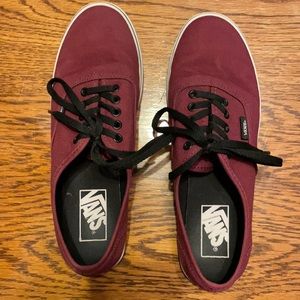 EUC Vans 6.0 Men’s and 7.5 Women’s.